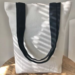 Simple cotton off-white/black tote bag